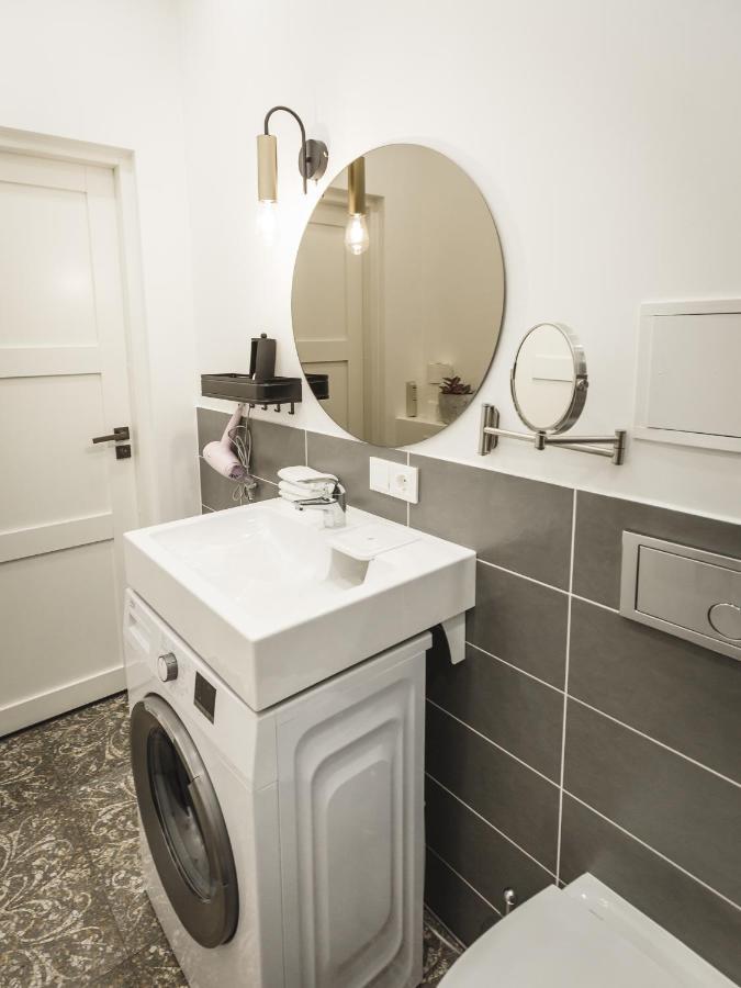 1212 Apartments With Free Parking Рига Екстериор снимка