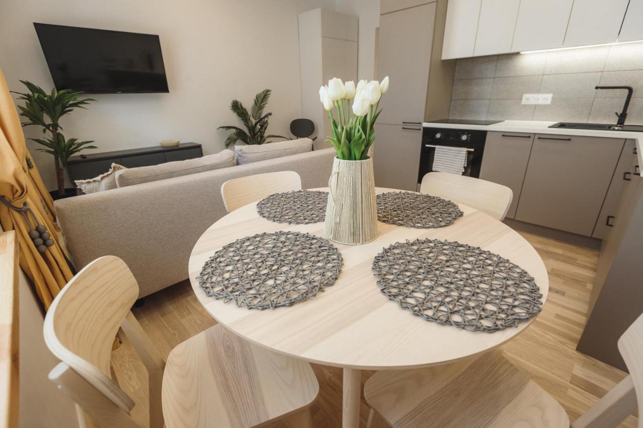 1212 Apartments With Free Parking Рига Екстериор снимка