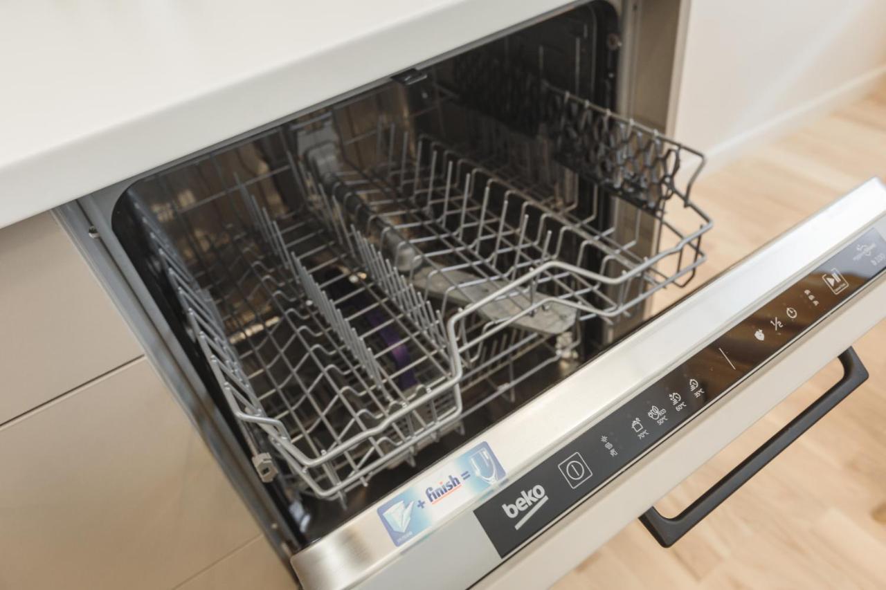 1212 Apartments With Free Parking Рига Екстериор снимка