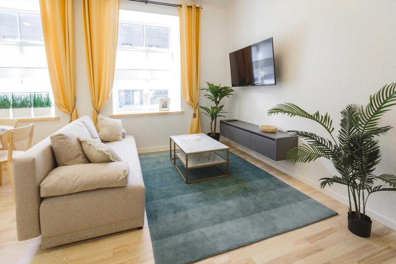 1212 Apartments With Free Parking Рига Екстериор снимка
