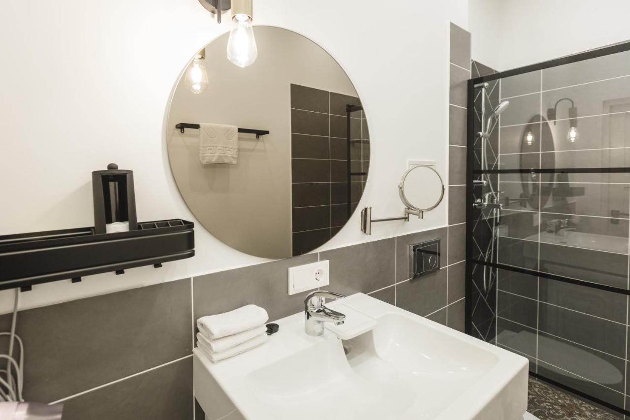 1212 Apartments With Free Parking Рига Екстериор снимка
