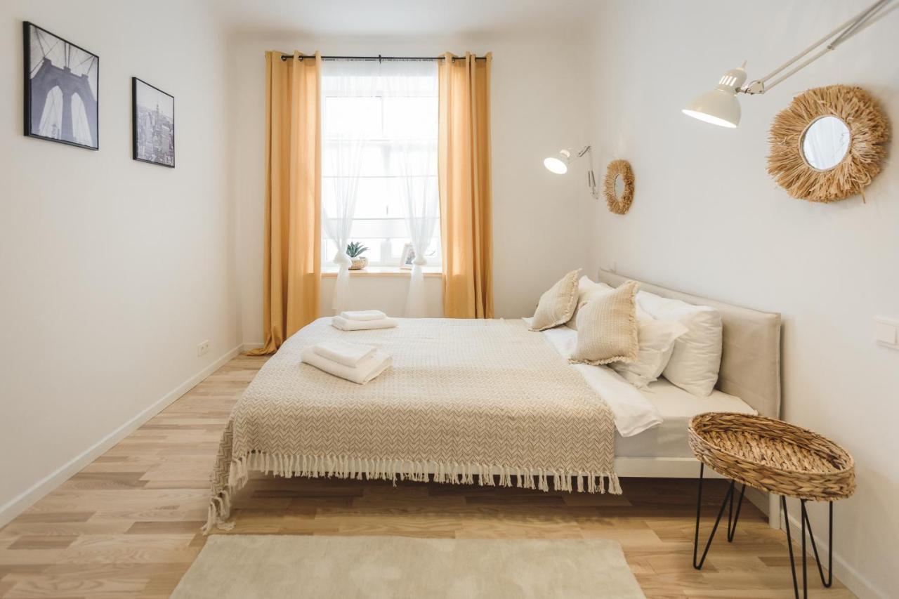 1212 Apartments With Free Parking Рига Екстериор снимка