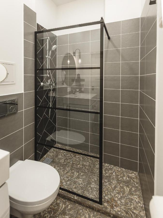 1212 Apartments With Free Parking Рига Екстериор снимка