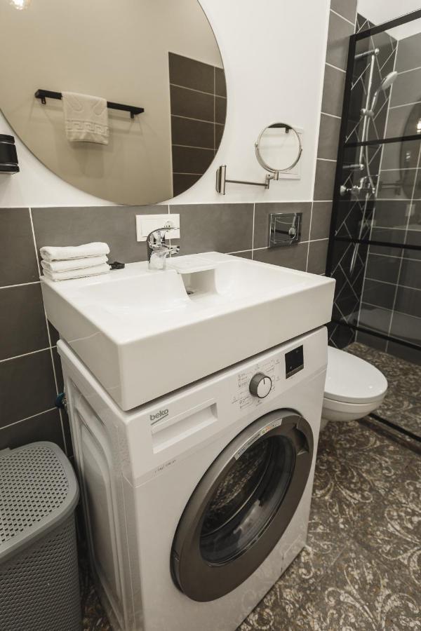 1212 Apartments With Free Parking Рига Екстериор снимка