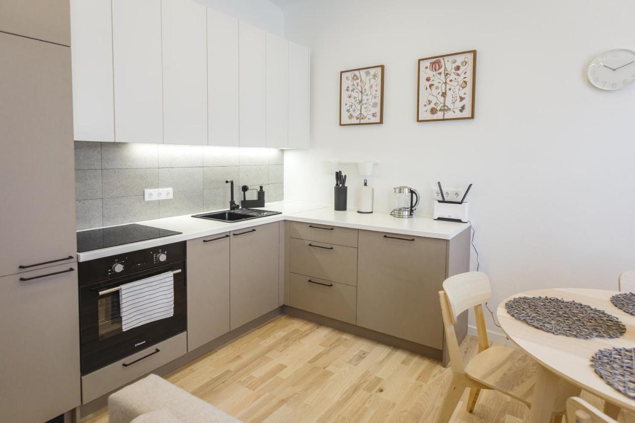 1212 Apartments With Free Parking Рига Екстериор снимка