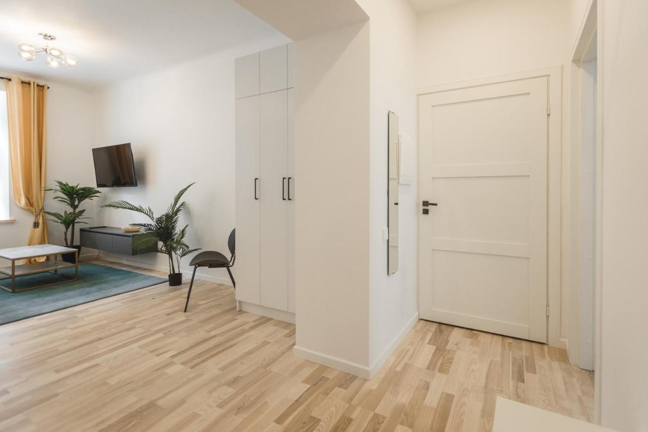 1212 Apartments With Free Parking Рига Екстериор снимка
