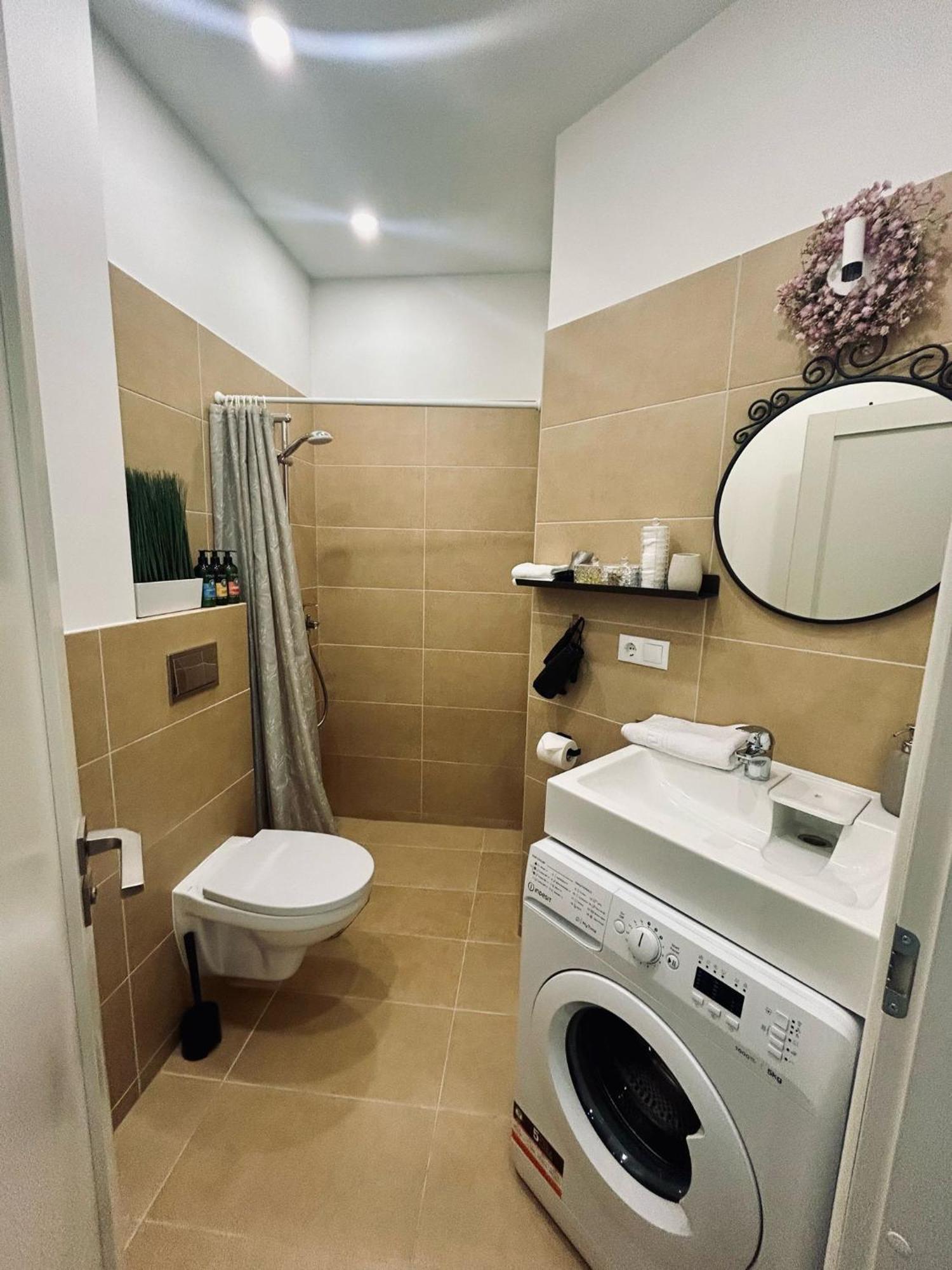 1212 Apartments With Free Parking Рига Екстериор снимка